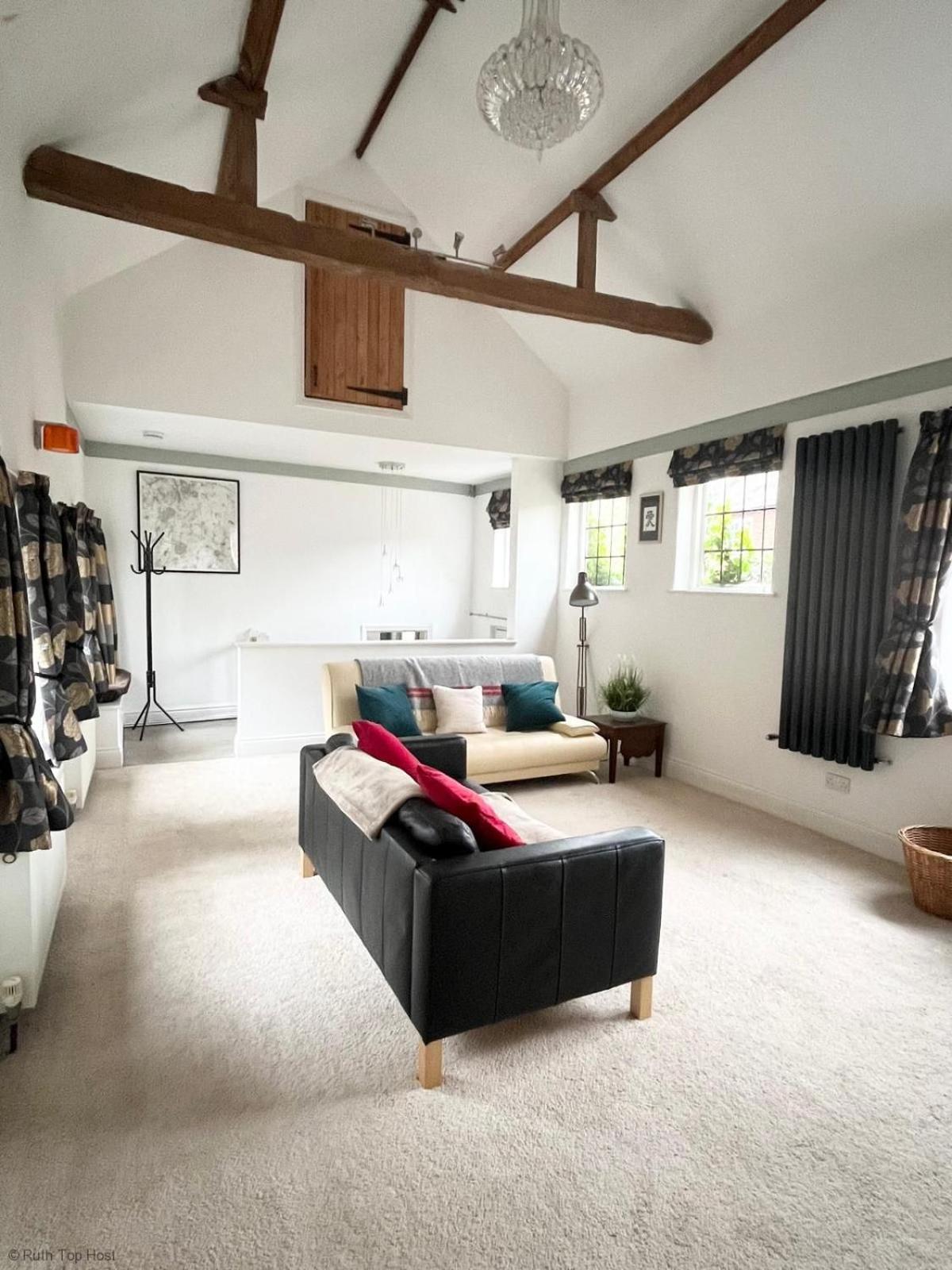 Old Coach House with woodburner close to Oxford view 4
