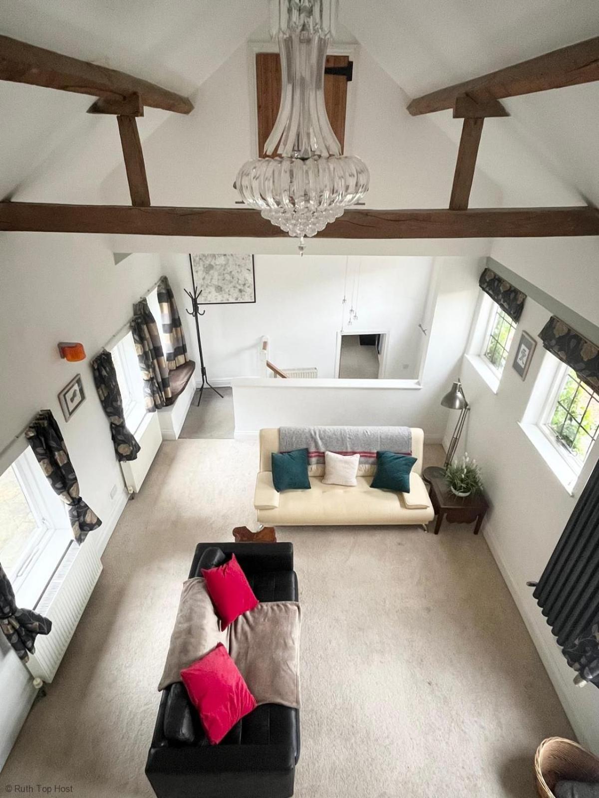 Old Coach House with woodburner close to Oxford view 5