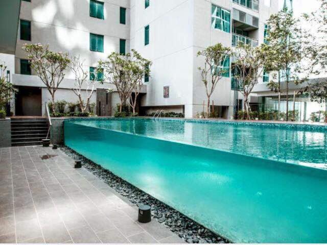 Bmchomes Mercu summer suite