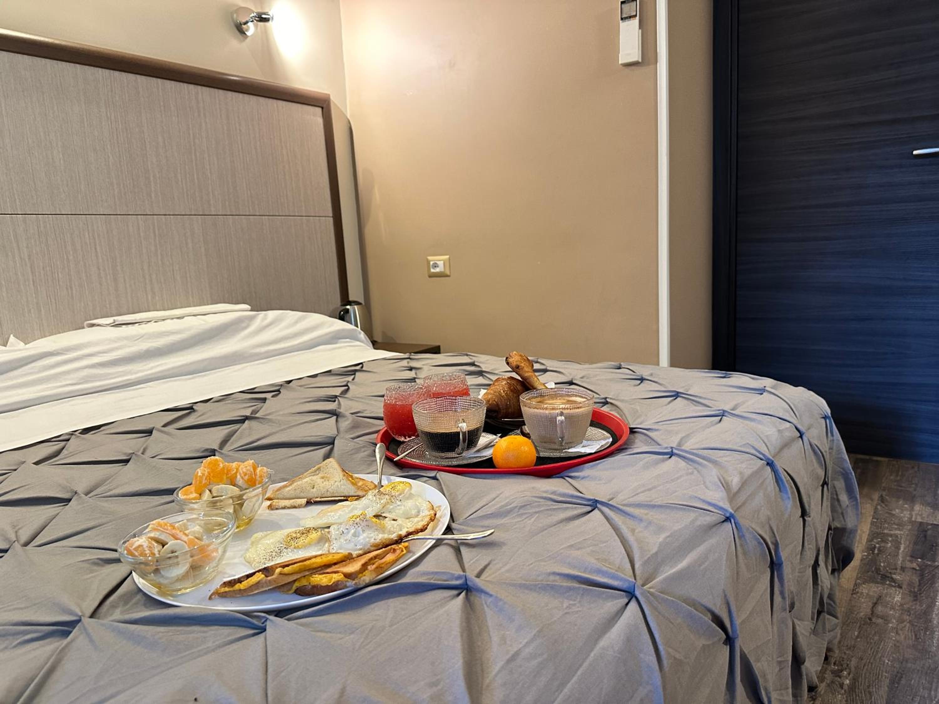 Candia Rooms