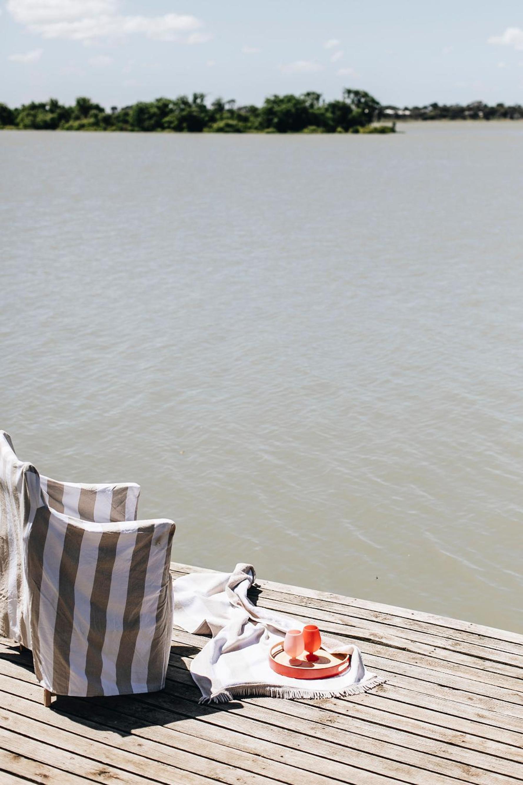 Sunset Muse - A Waterfront Home with Panoramic Views and Jetty