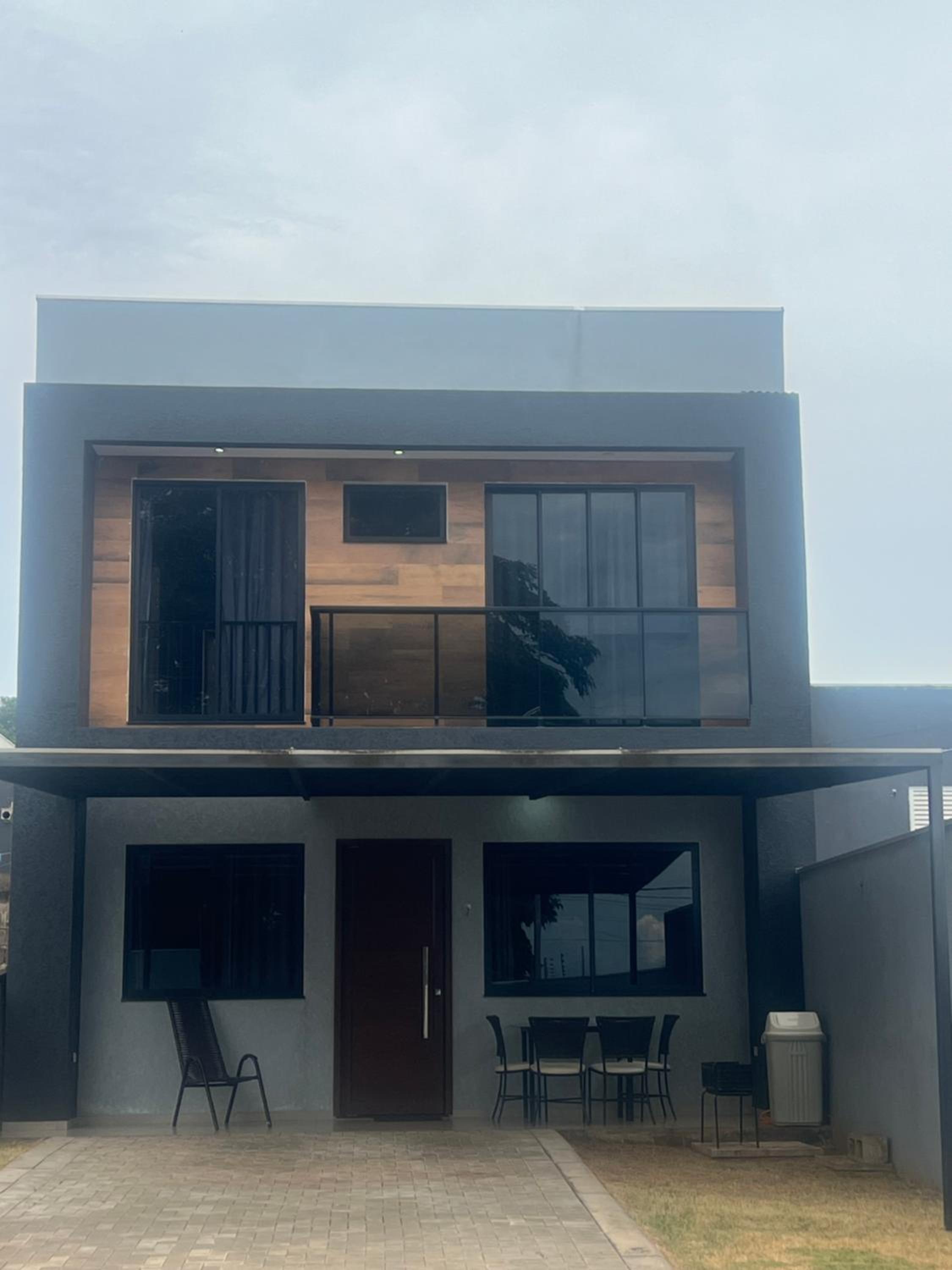 Sobrado confortavel e central