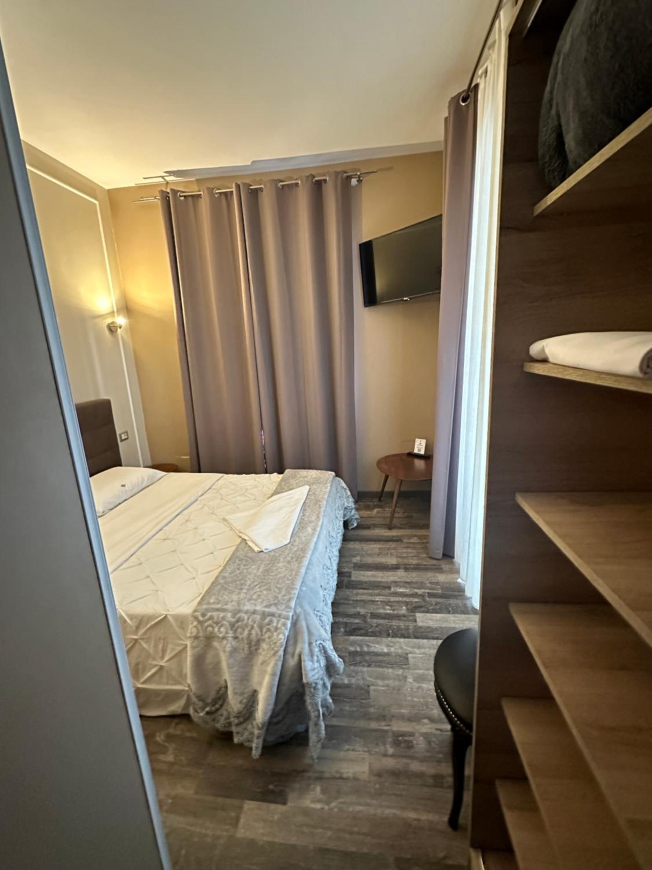 Candia Rooms
