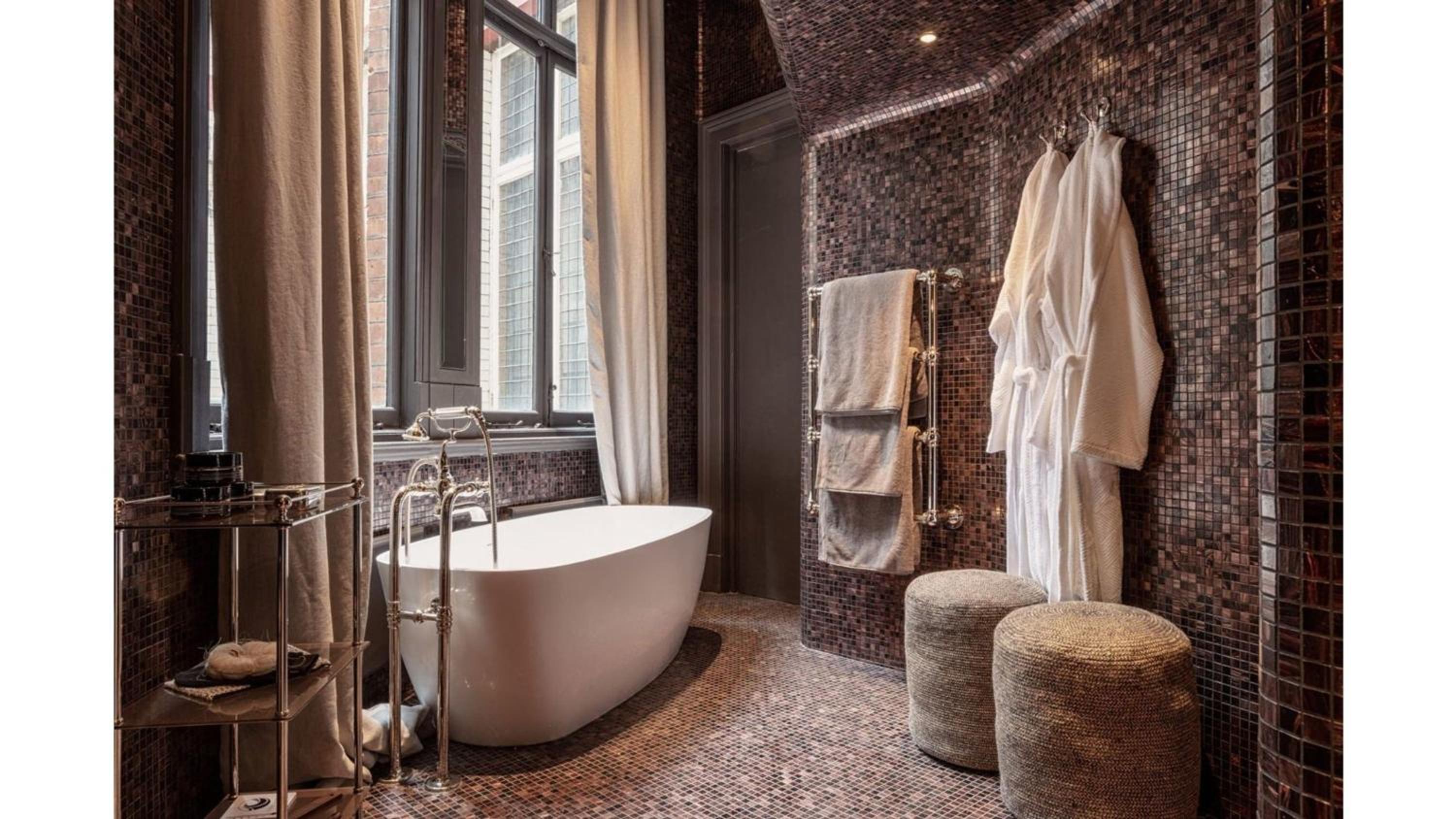 Cadogan Square I — bathroom