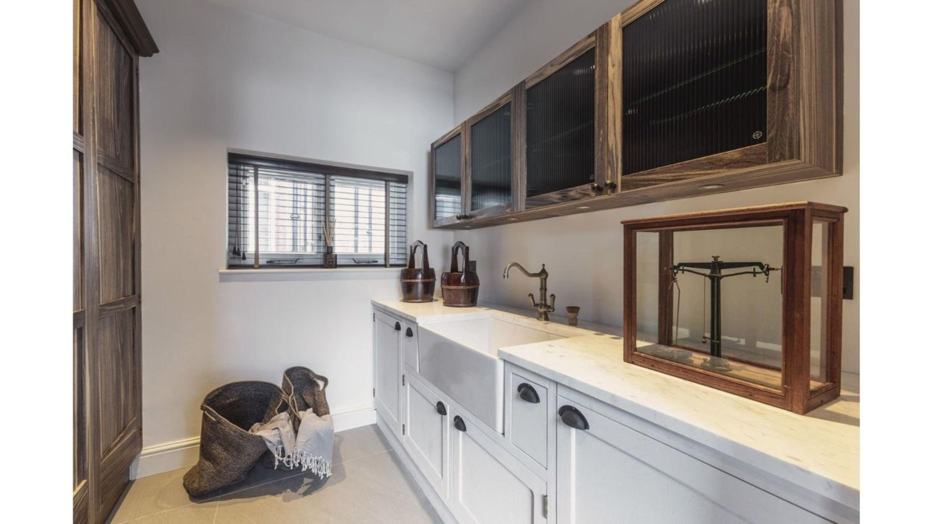 Cadogan Square I — kitchen