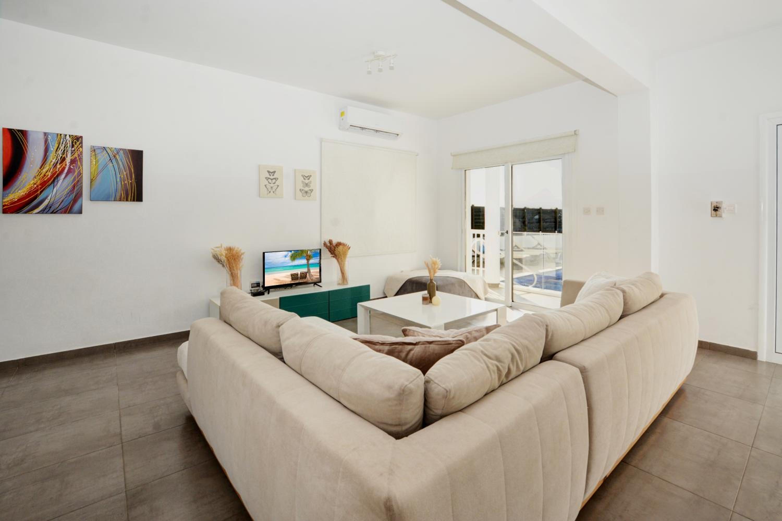 Nissi Villa Christa