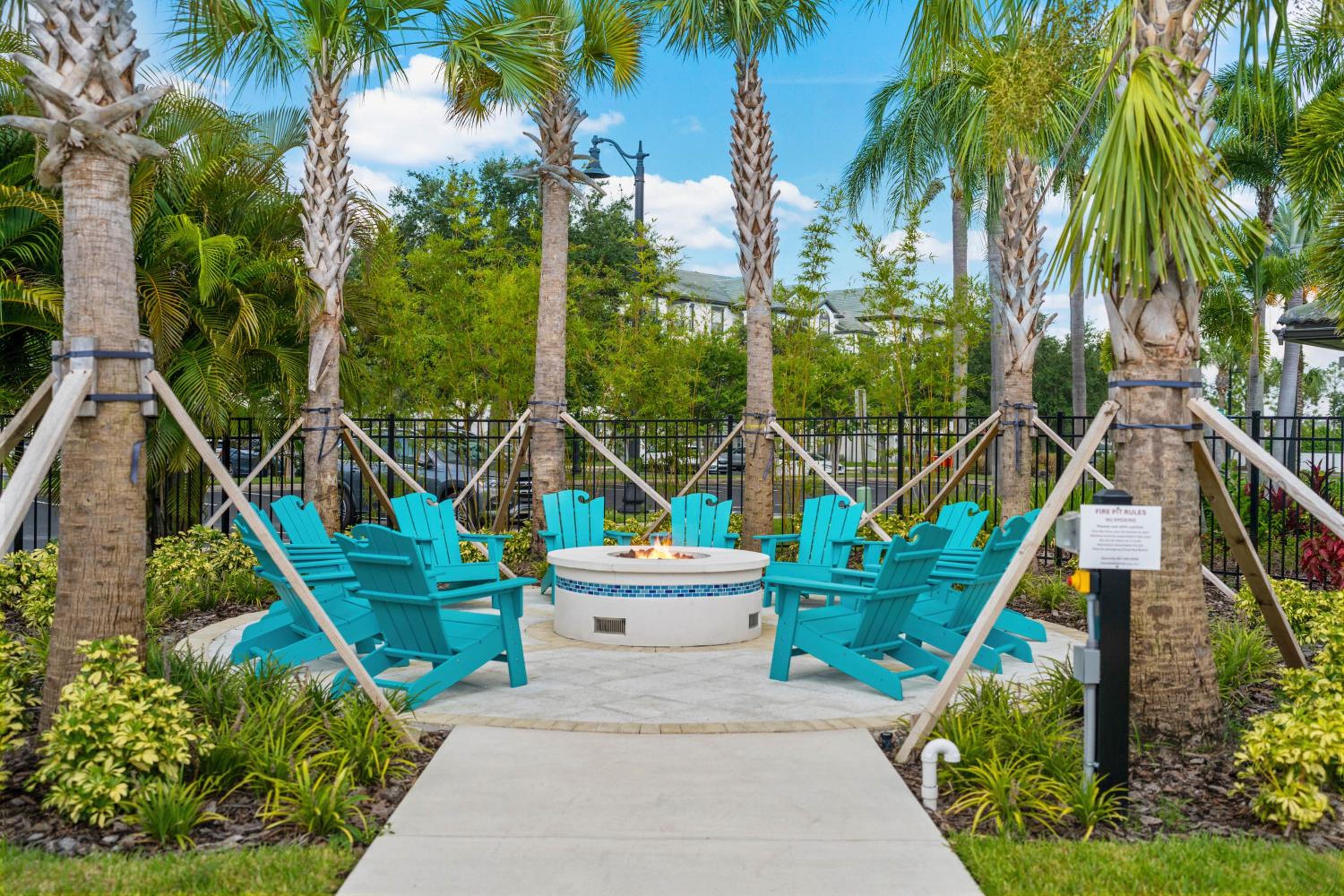 Lakeview Condo Directly Next To Pool Near WDW