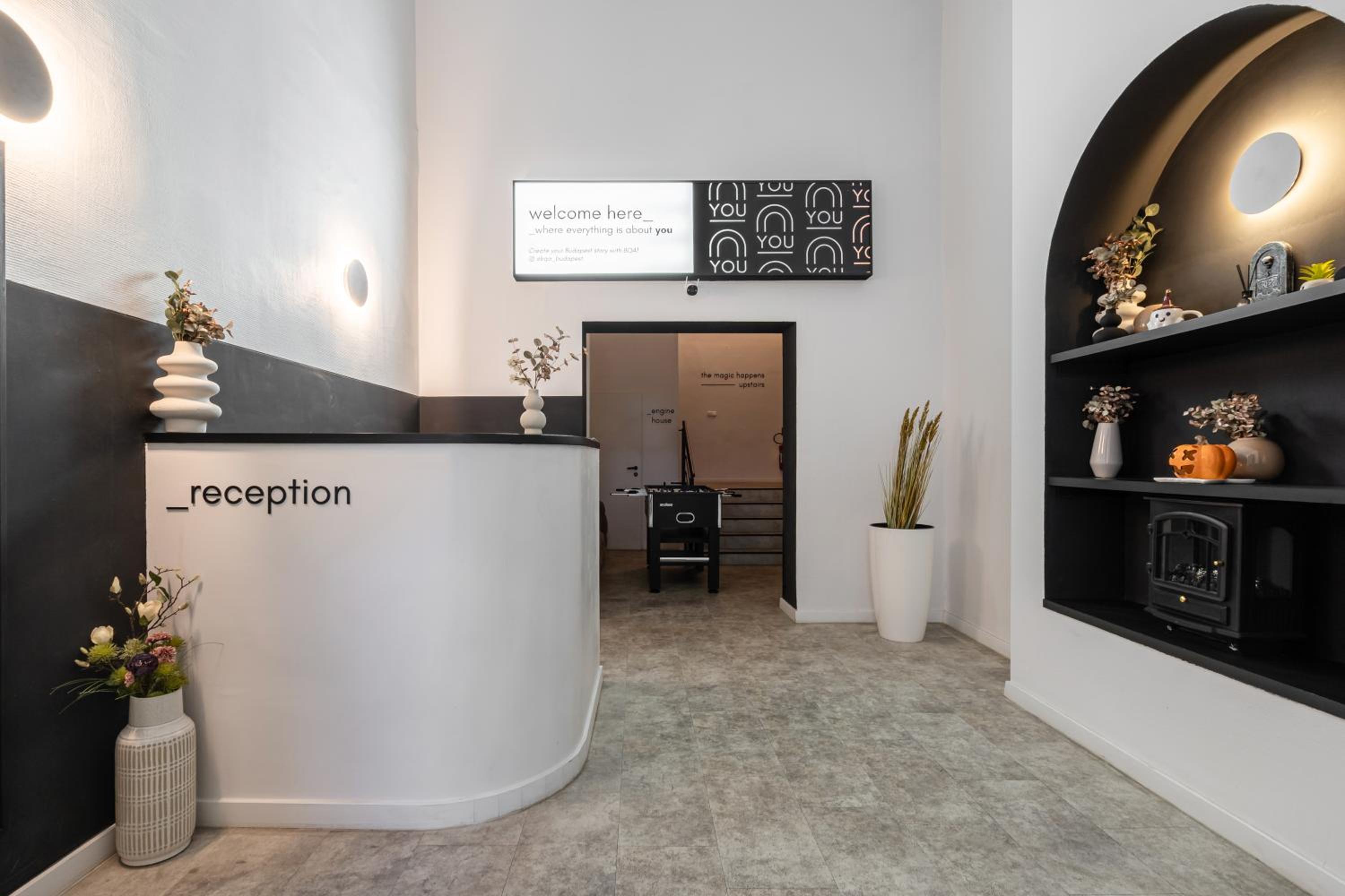 Lobby & Reception