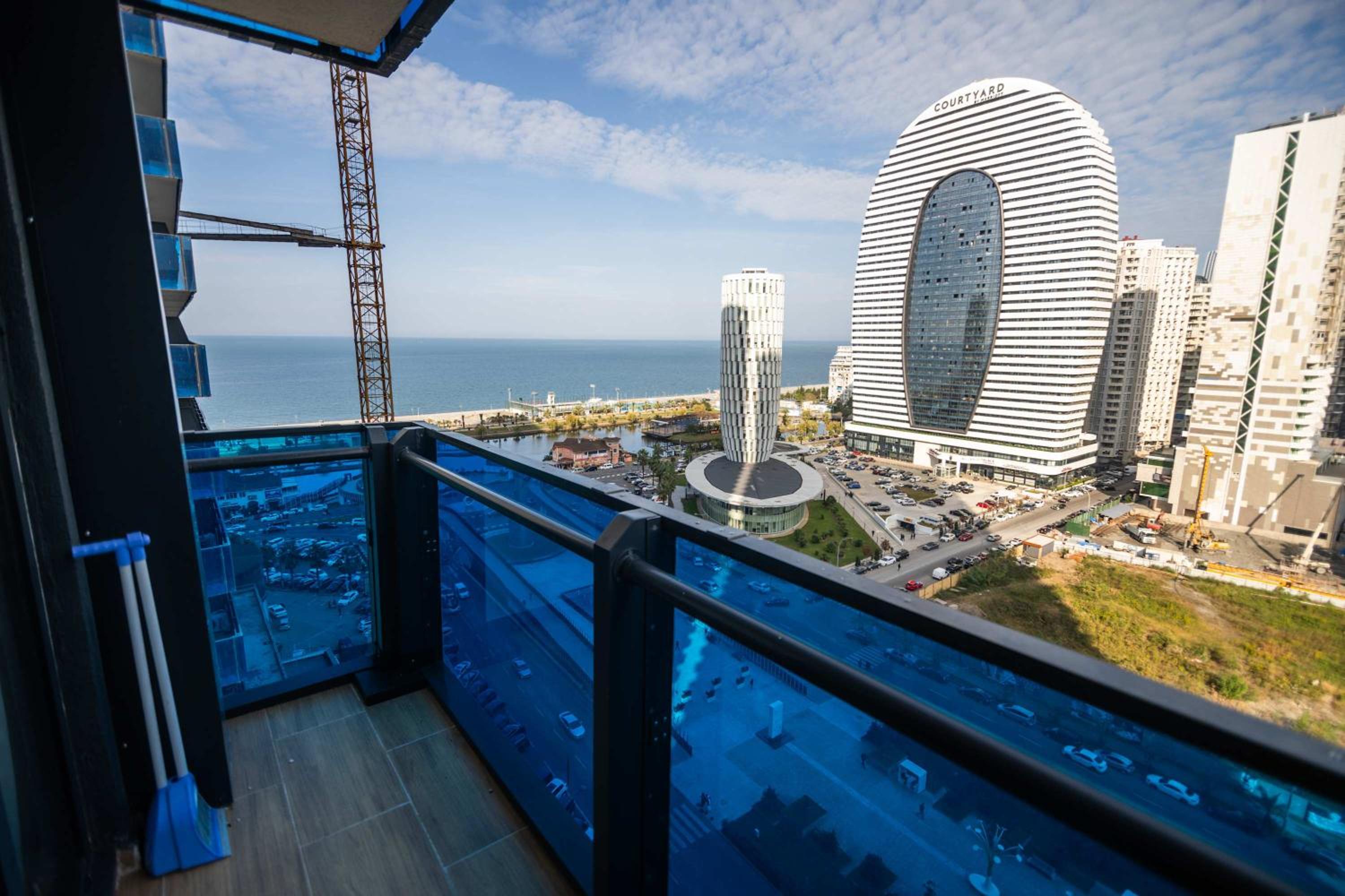 Bright studio with Sea Views - By Wehost view 3