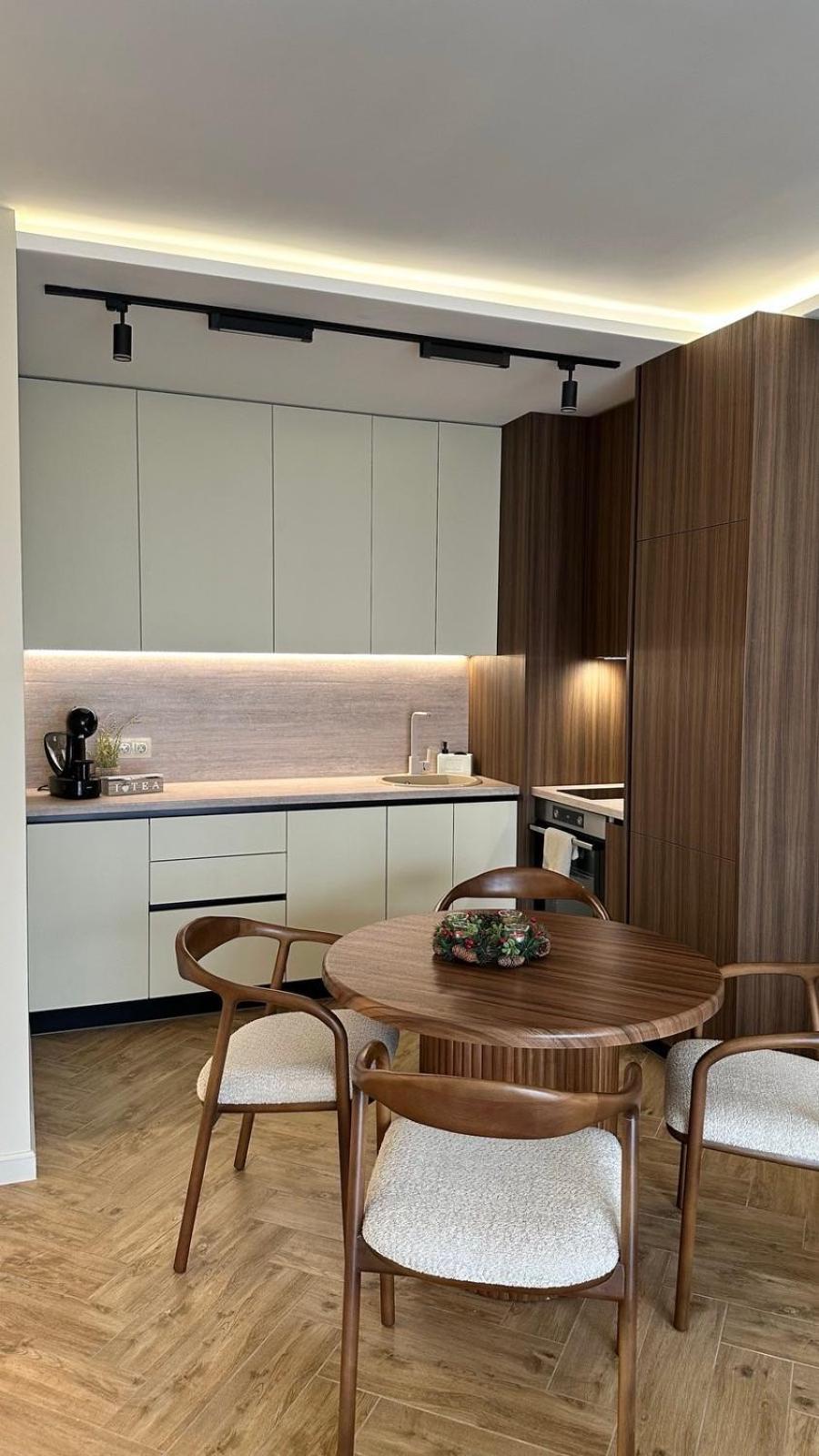 High End Elegant Living & Free Parking