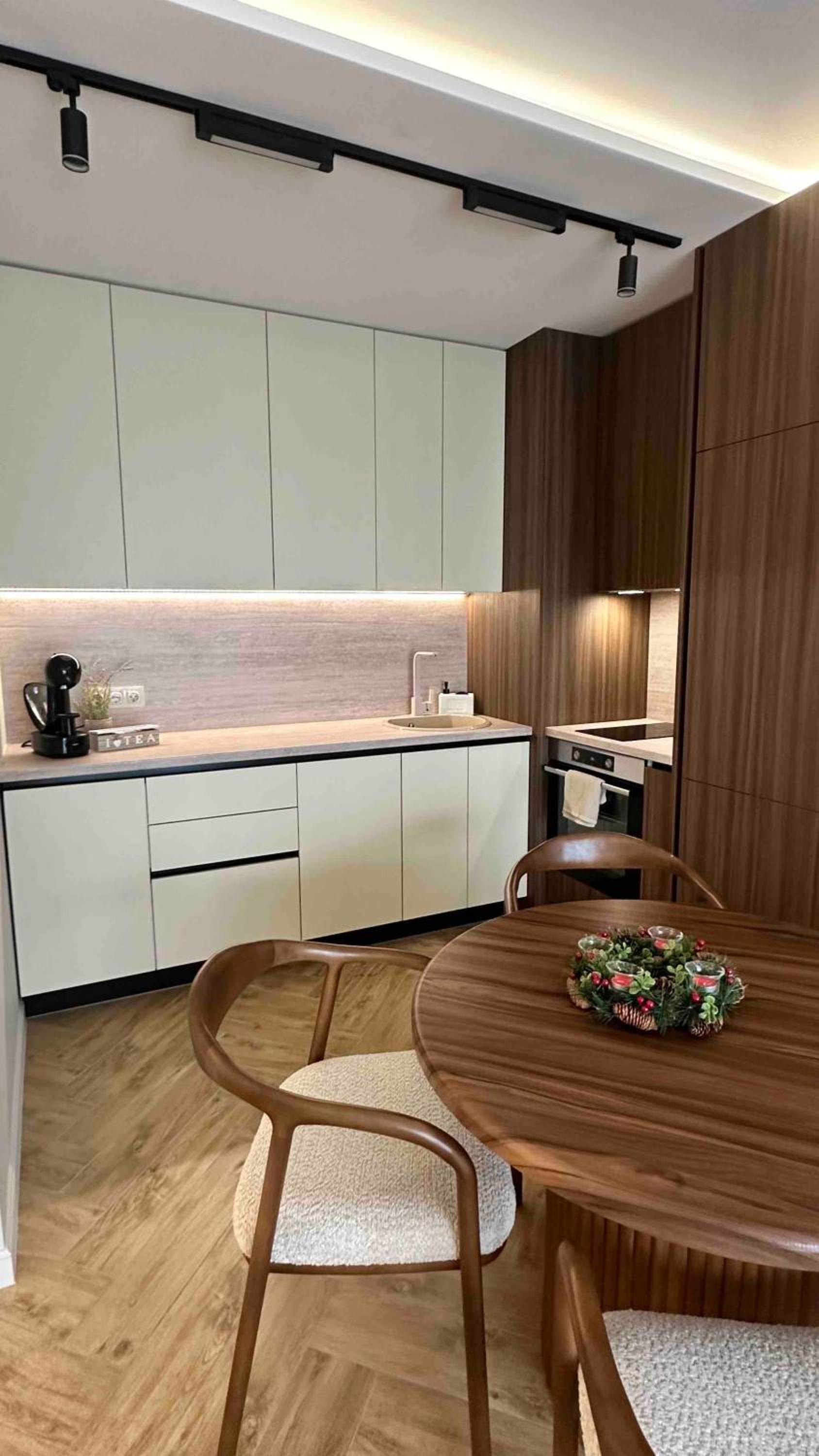 High End Elegant Living & Free Parking