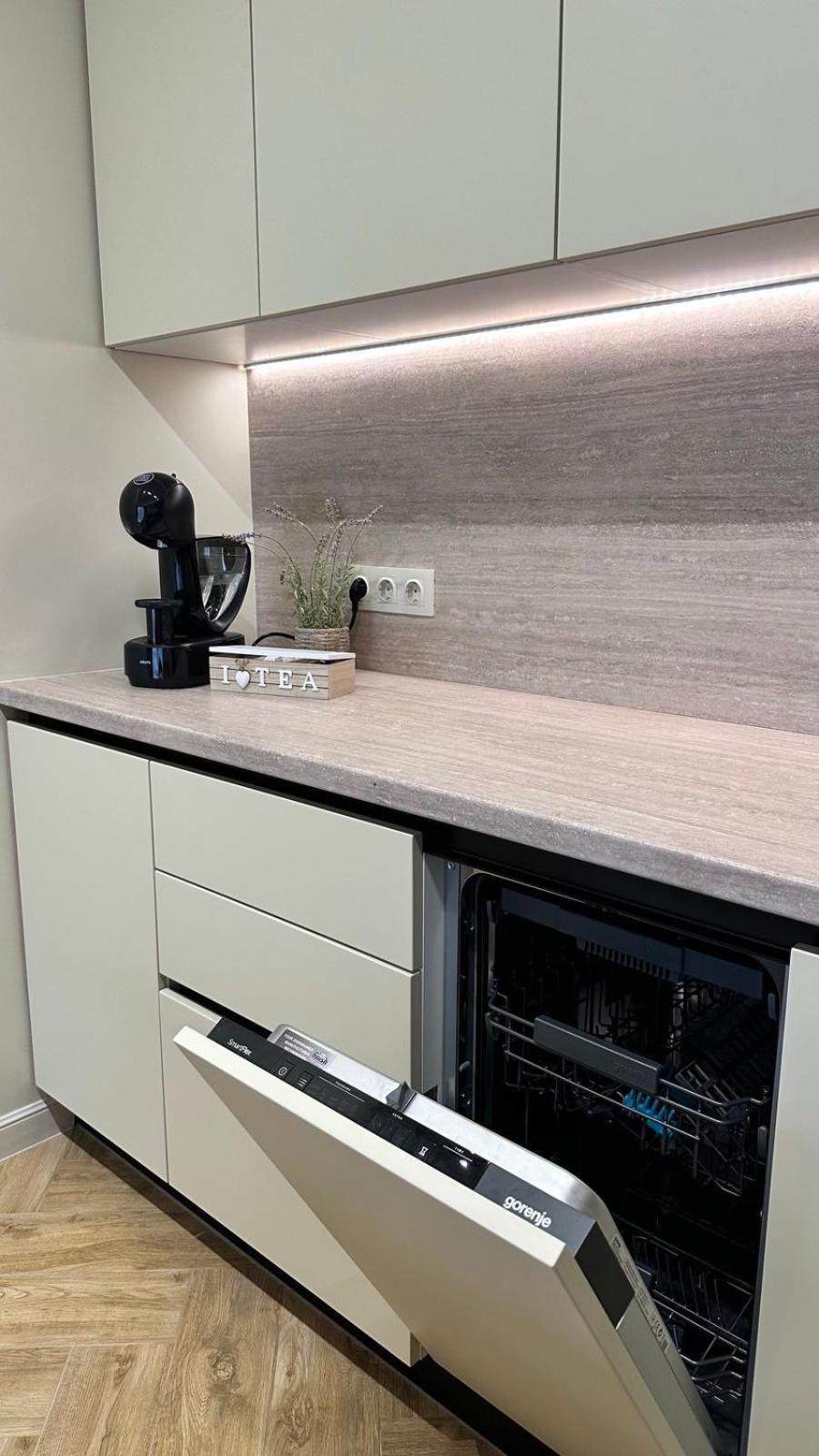High End Elegant Living & Free Parking