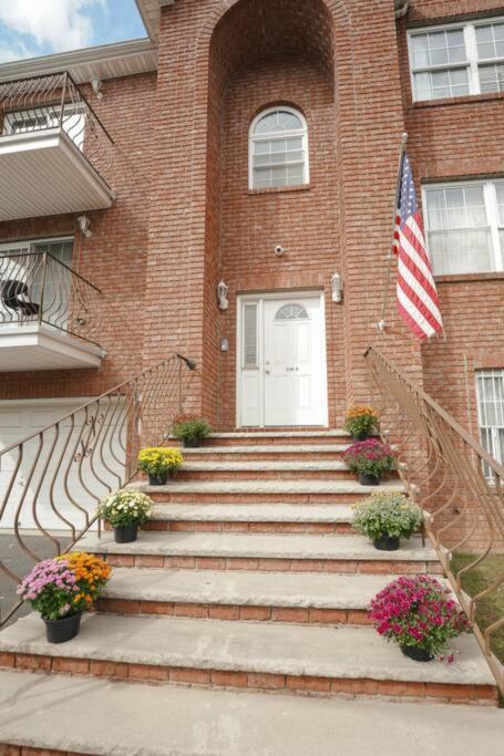 Newark Liberty Brick House - Private Bedroom 1 in Newark, US