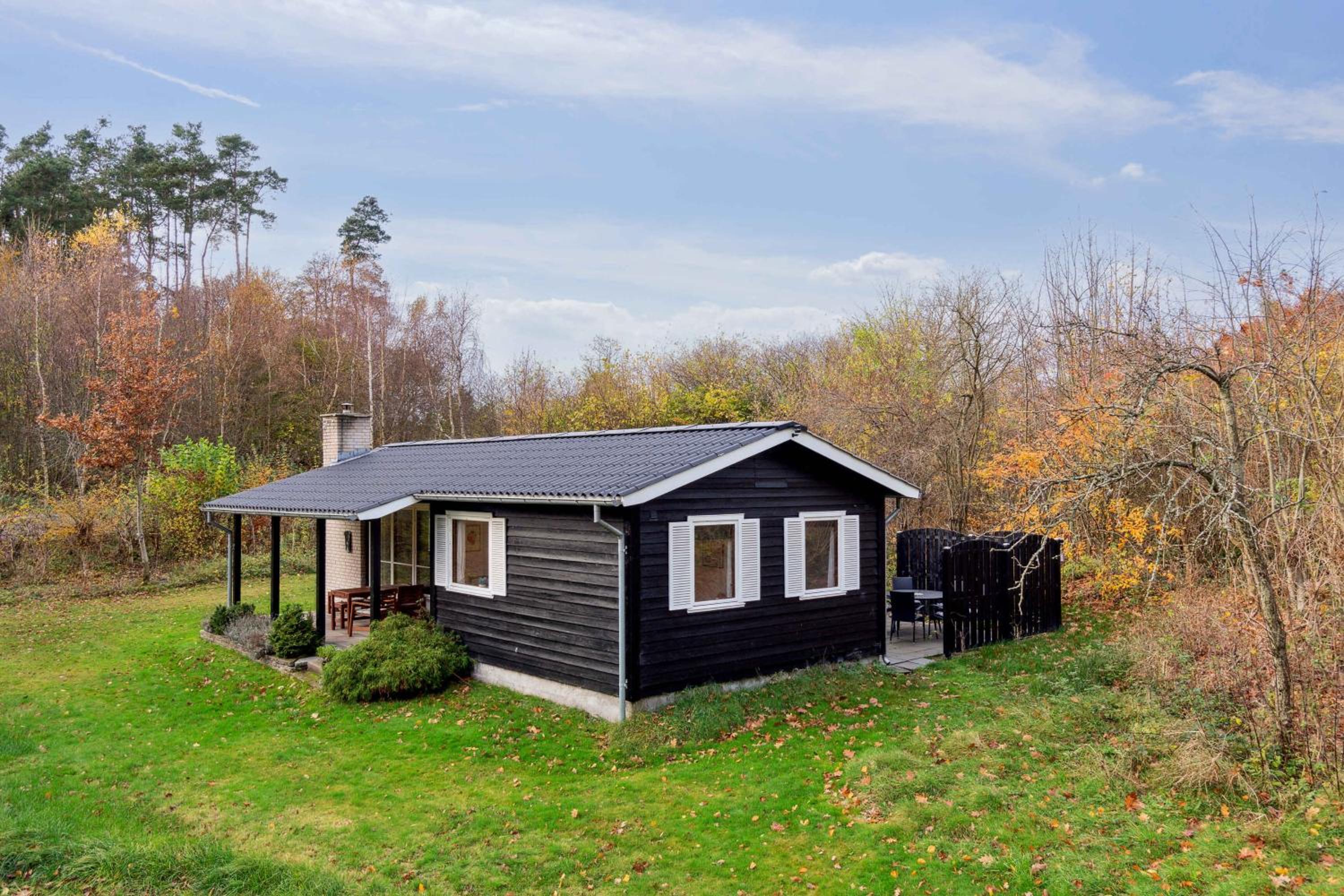 Cozy Cottage Steps From Lyngsbæk Beach
