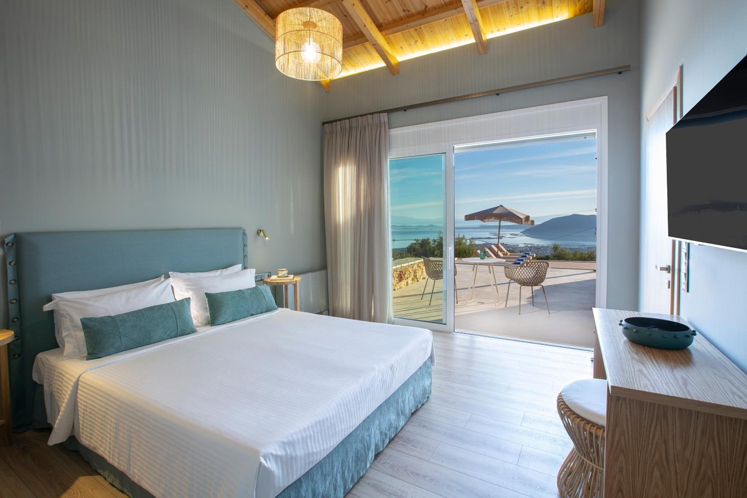 Flomis Luxury Villa photo 4