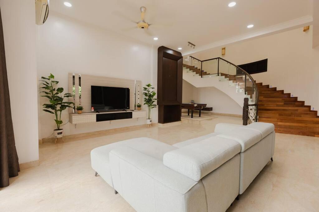 Gelugor 2Storey Big Bungalow 23pax with BBQ Snooker photo 1