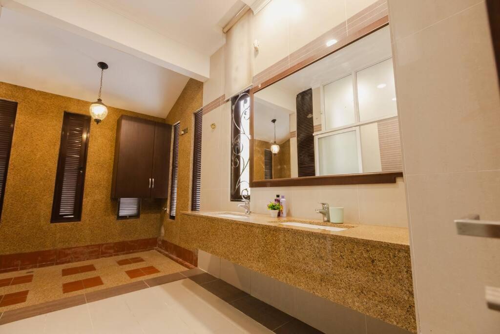 Gelugor 2Storey Big Bungalow 23pax with BBQ Snooker photo 5