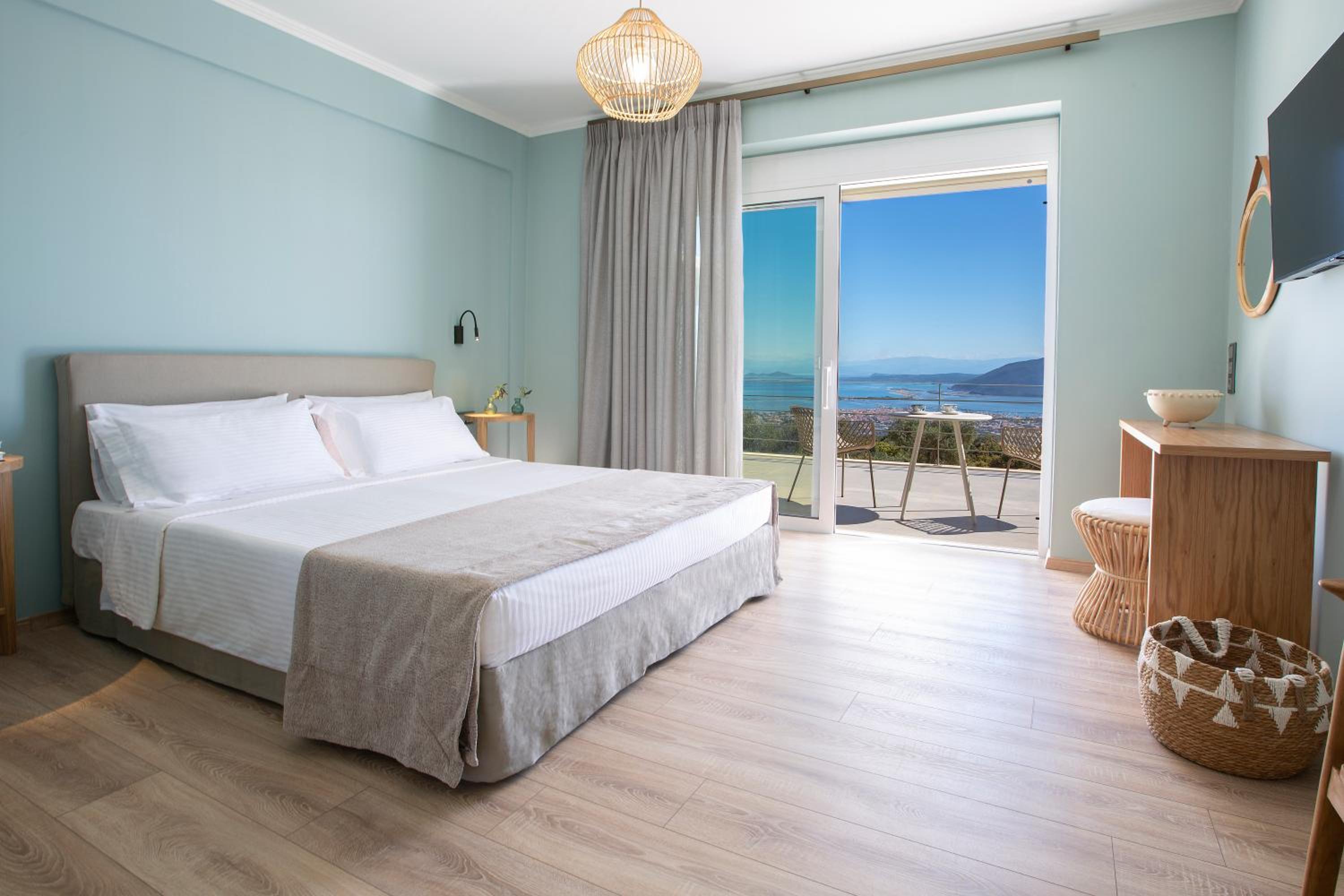 Flomis Luxury Villa
