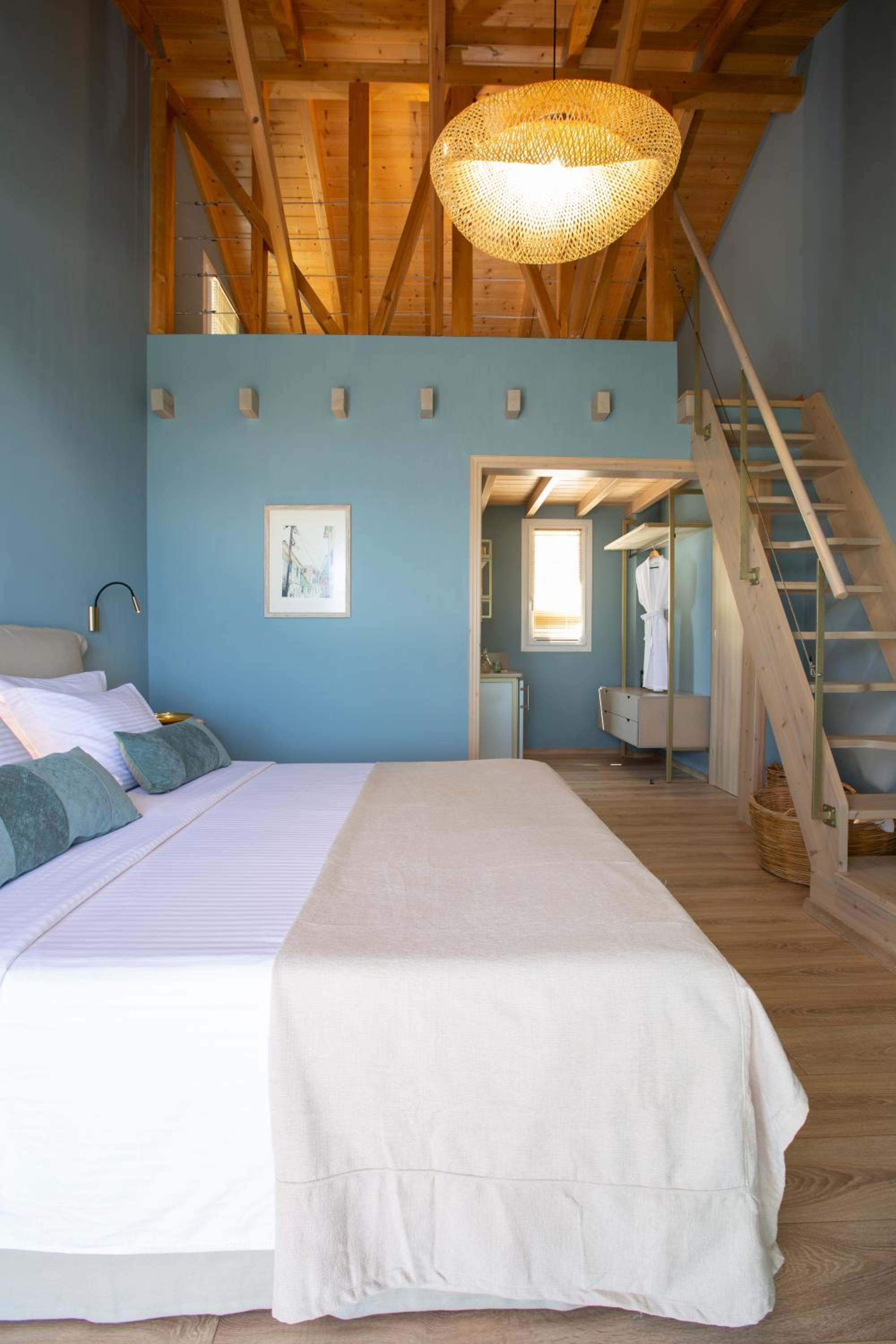 Flomis Luxury Villa