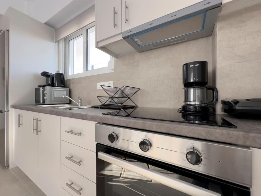 Tompazi modern apt with amazing view in Alimos photo 4