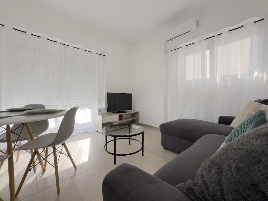 Tompazi modern apt with amazing view in Alimos photo 5