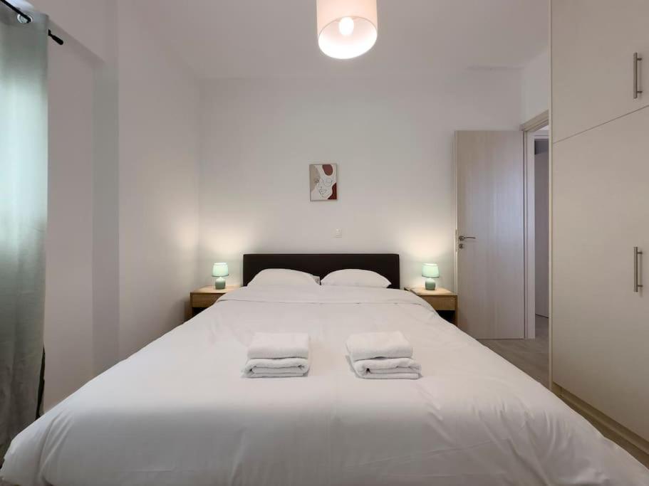 Tompazi modern apt with amazing view in Alimos