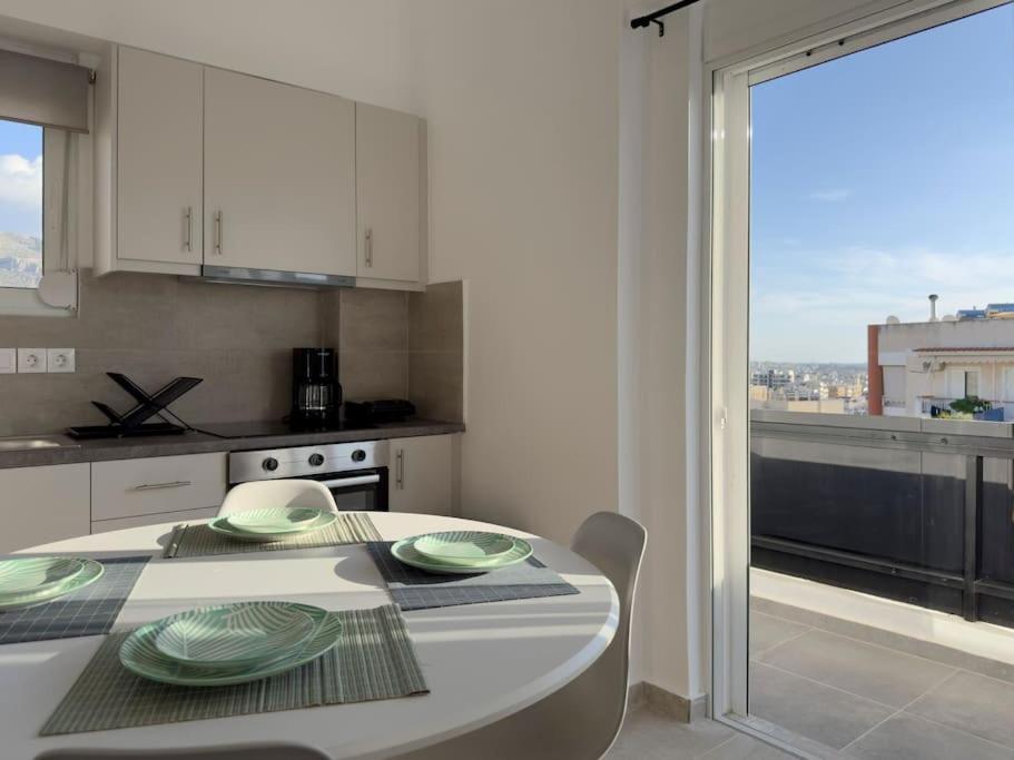 Tompazi modern apt with amazing view in Alimos