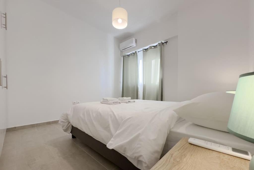 Tompazi modern apt with amazing view in Alimos