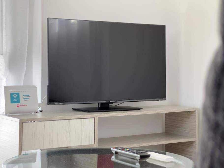 Tompazi modern apt with amazing view in Alimos