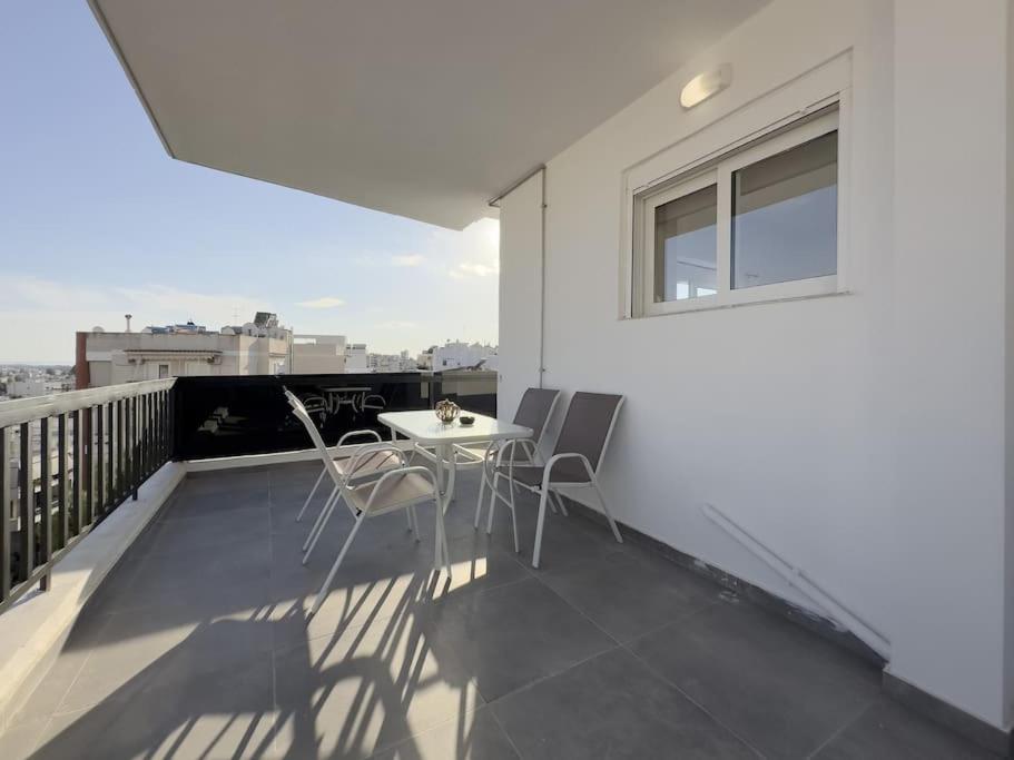Tompazi modern apt with amazing view in Alimos