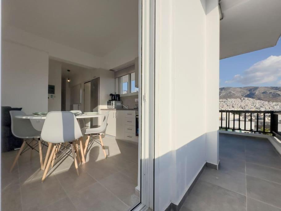 Tompazi modern apt with amazing view in Alimos