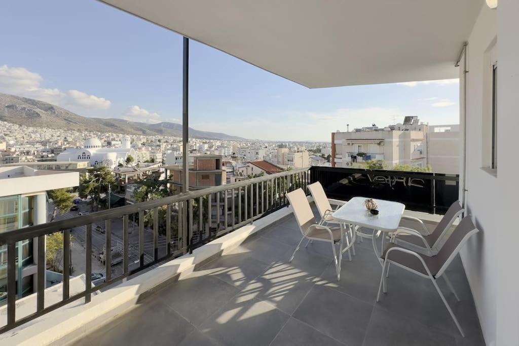Tompazi modern apt with amazing view in Alimos