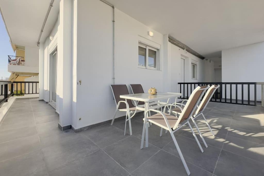 Tompazi modern apt with amazing view in Alimos