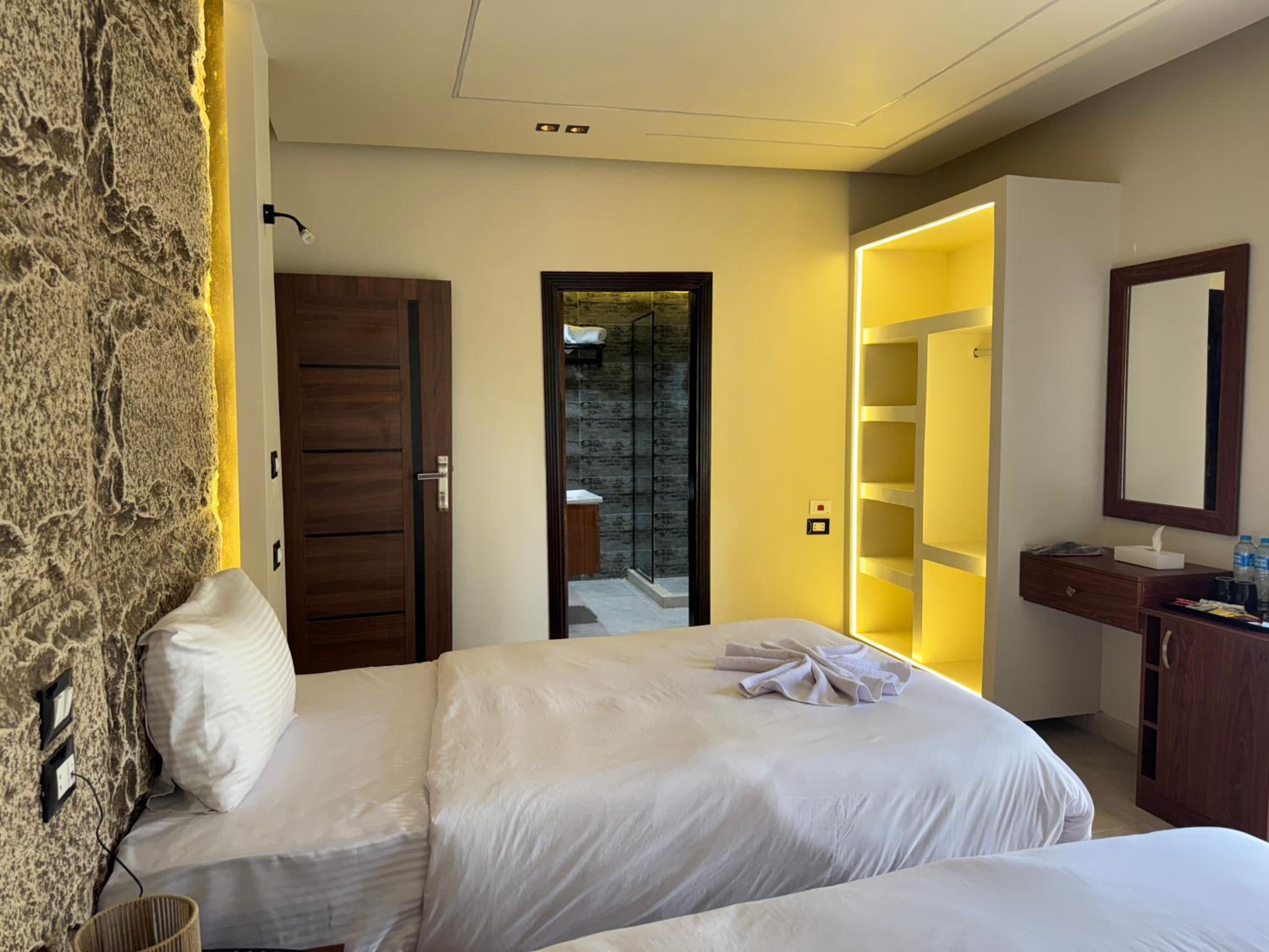 King Cheops Inn - Pyramid View