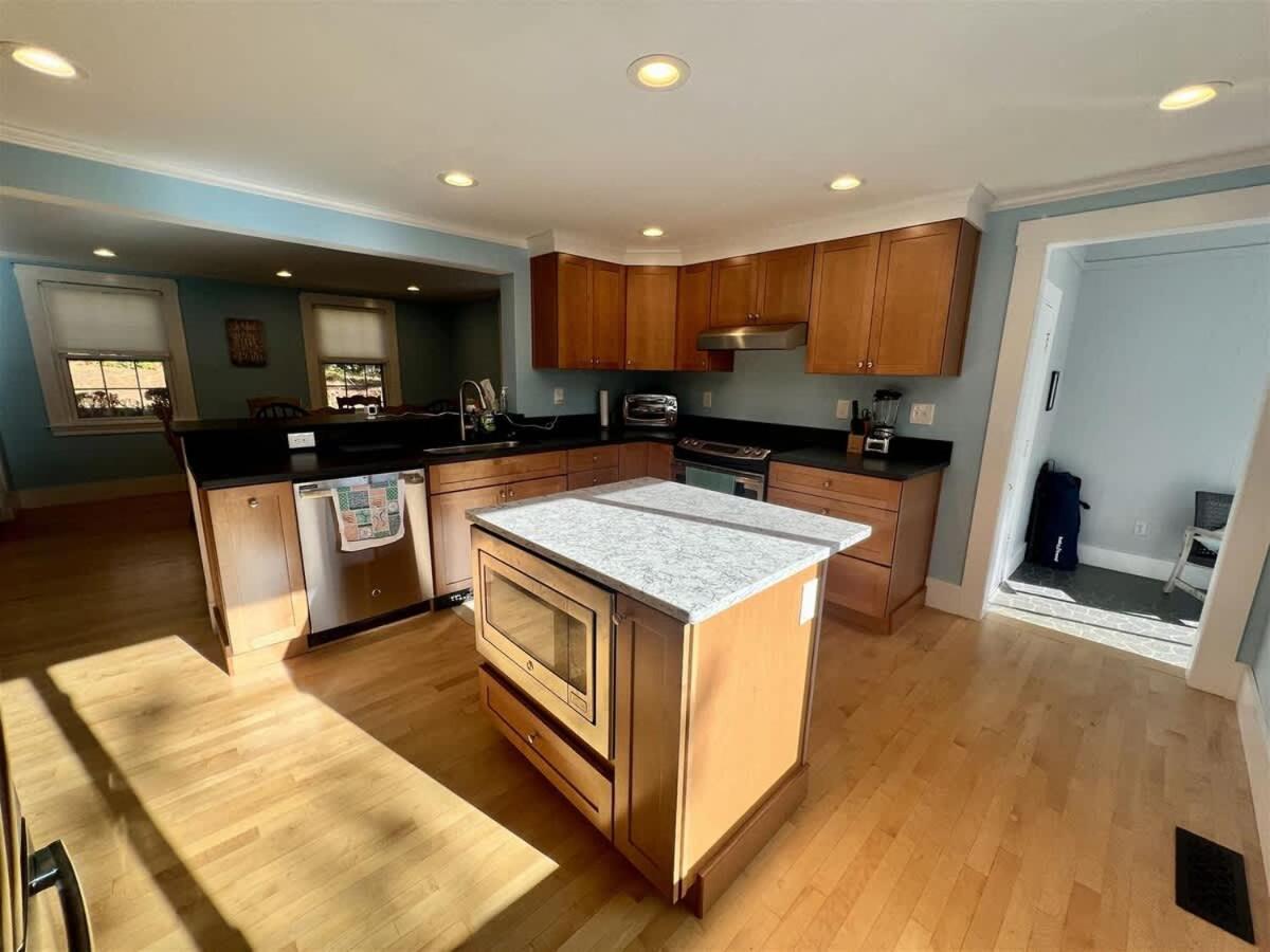 Incredible 4bd Ogunquit Family Home with Private Back Yard