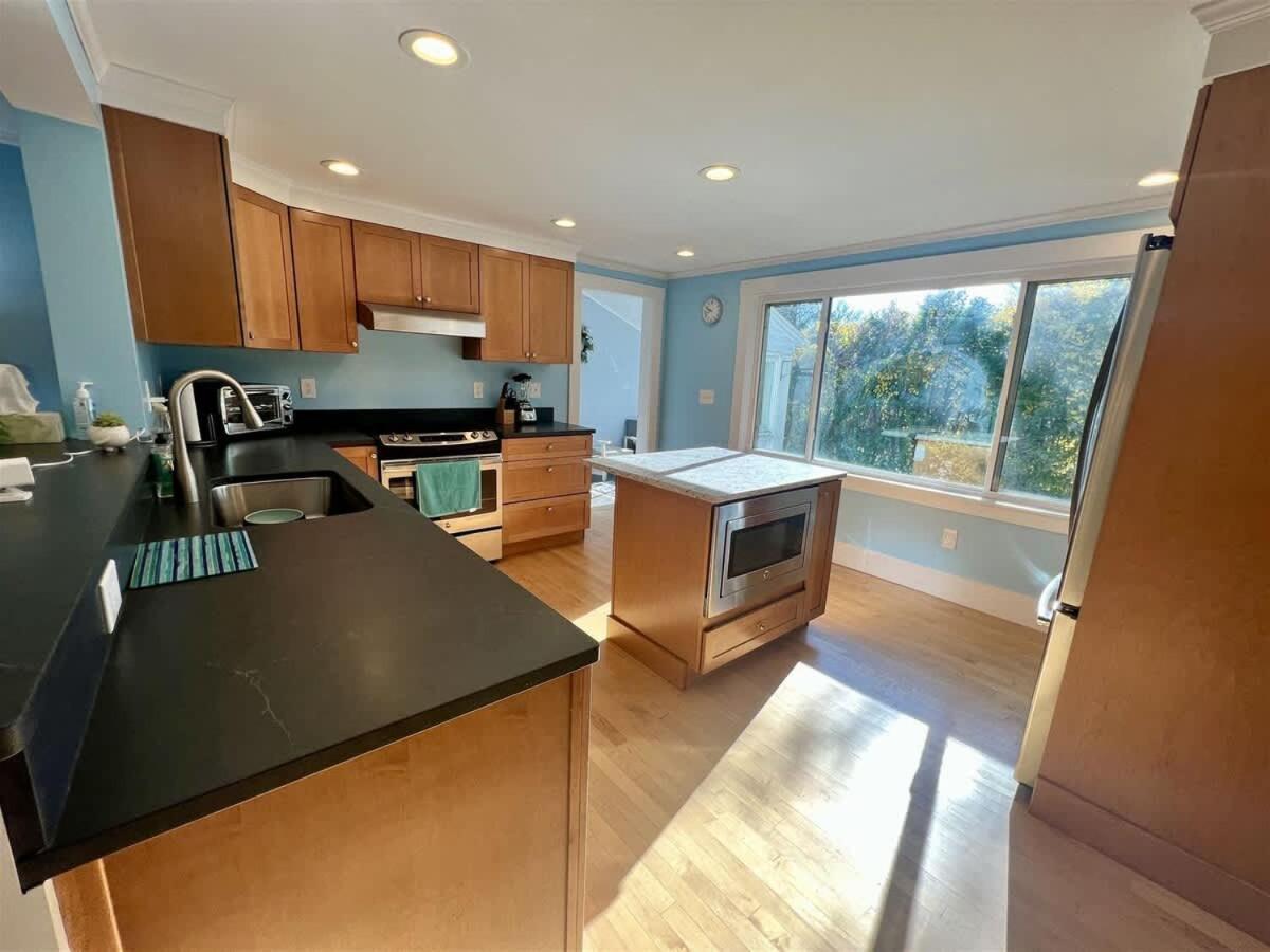 Incredible 4bd Ogunquit Family Home with Private Back Yard