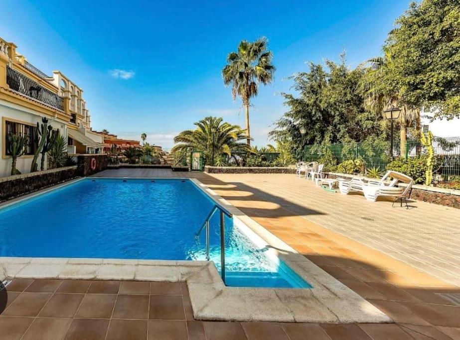Ocean view apartment with pools
