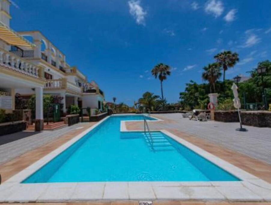Ocean view apartment with pools