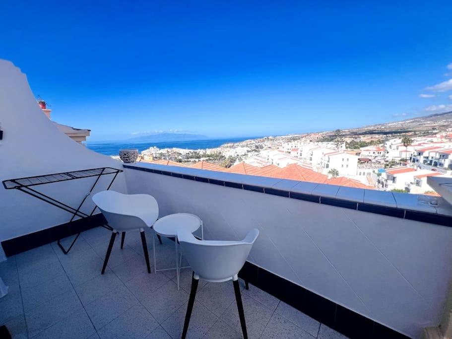Ocean view apartment with pools