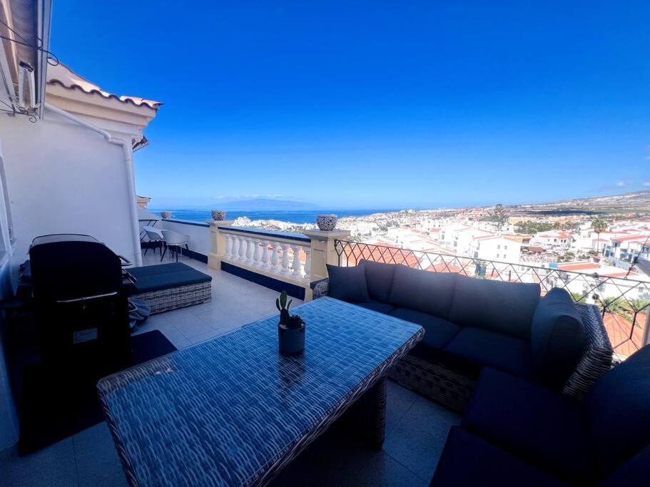 Ocean view apartment with pools