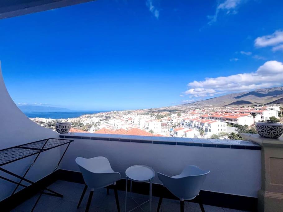 Ocean view apartment with pools