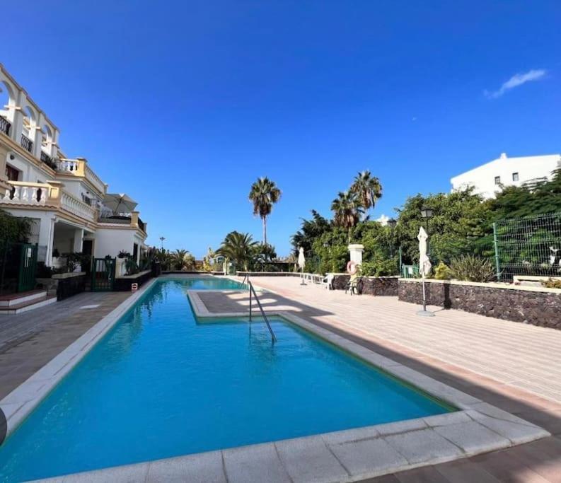 Ocean view apartment with pools