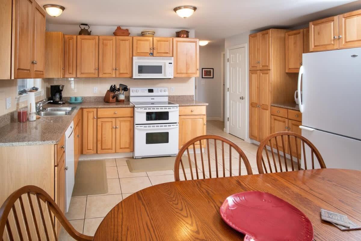 Ogunquit Beach Town Rental - Walk to town with your family and Fur baby view 4