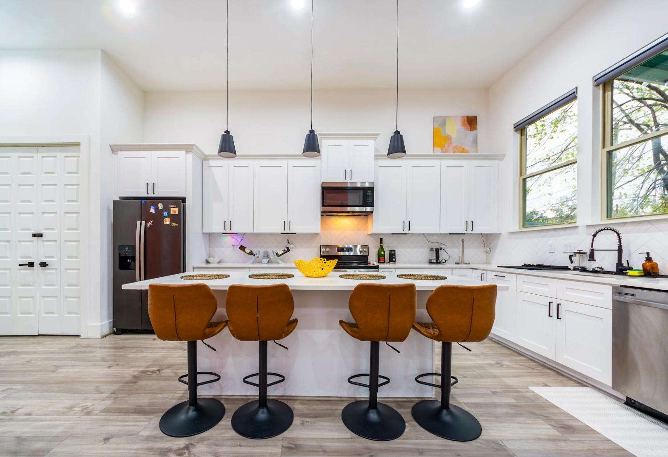 Modern 3-Bedroom Home with Backyard Fun in Houston view 4