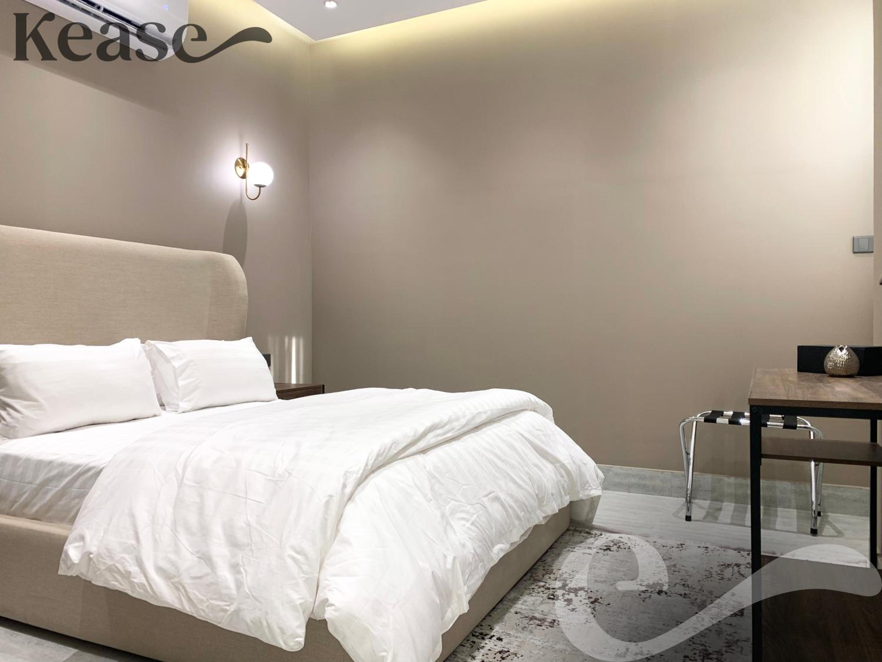 Kease Arid Luxury Gold