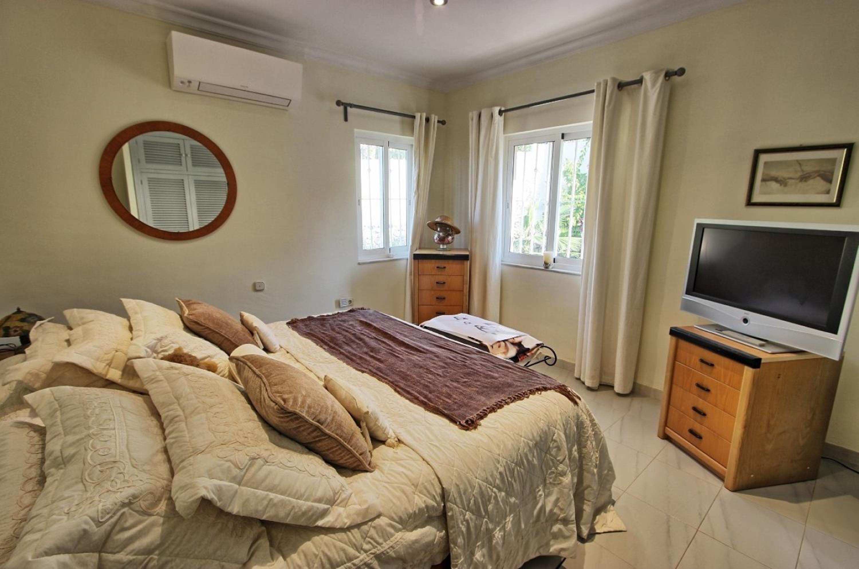 Villa Espaciosa con Piscina y Vistas al Mediterráneo en Torremolinos