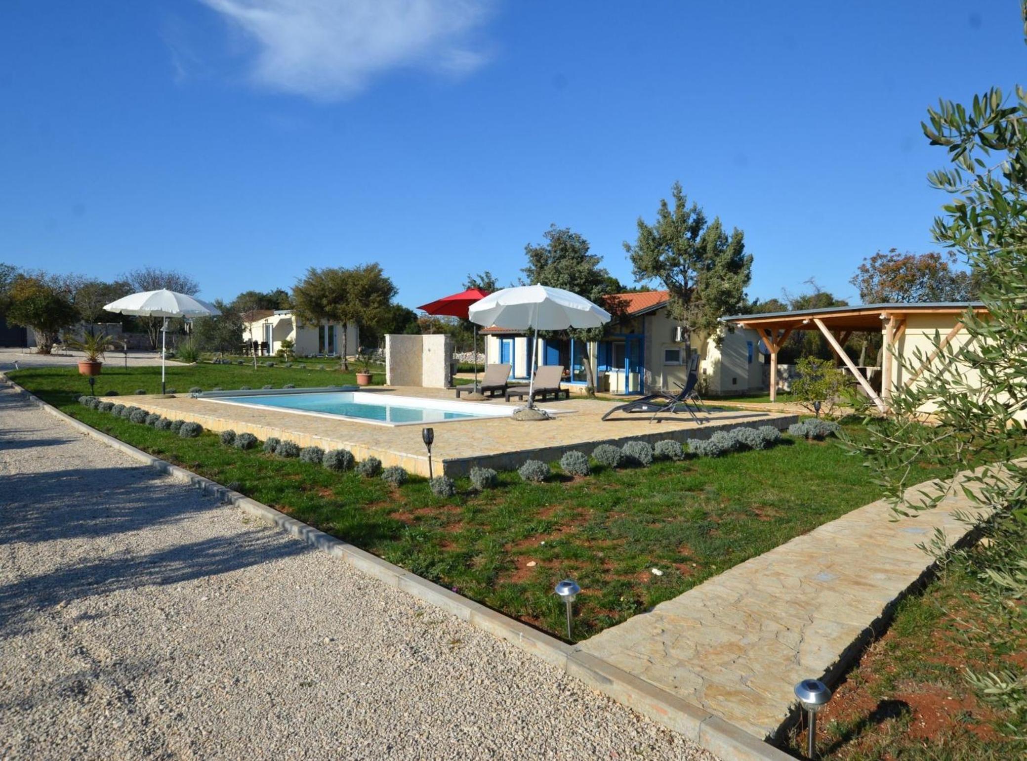 Golden and Green Acres Holiday Home with Pool and Sauna view 4