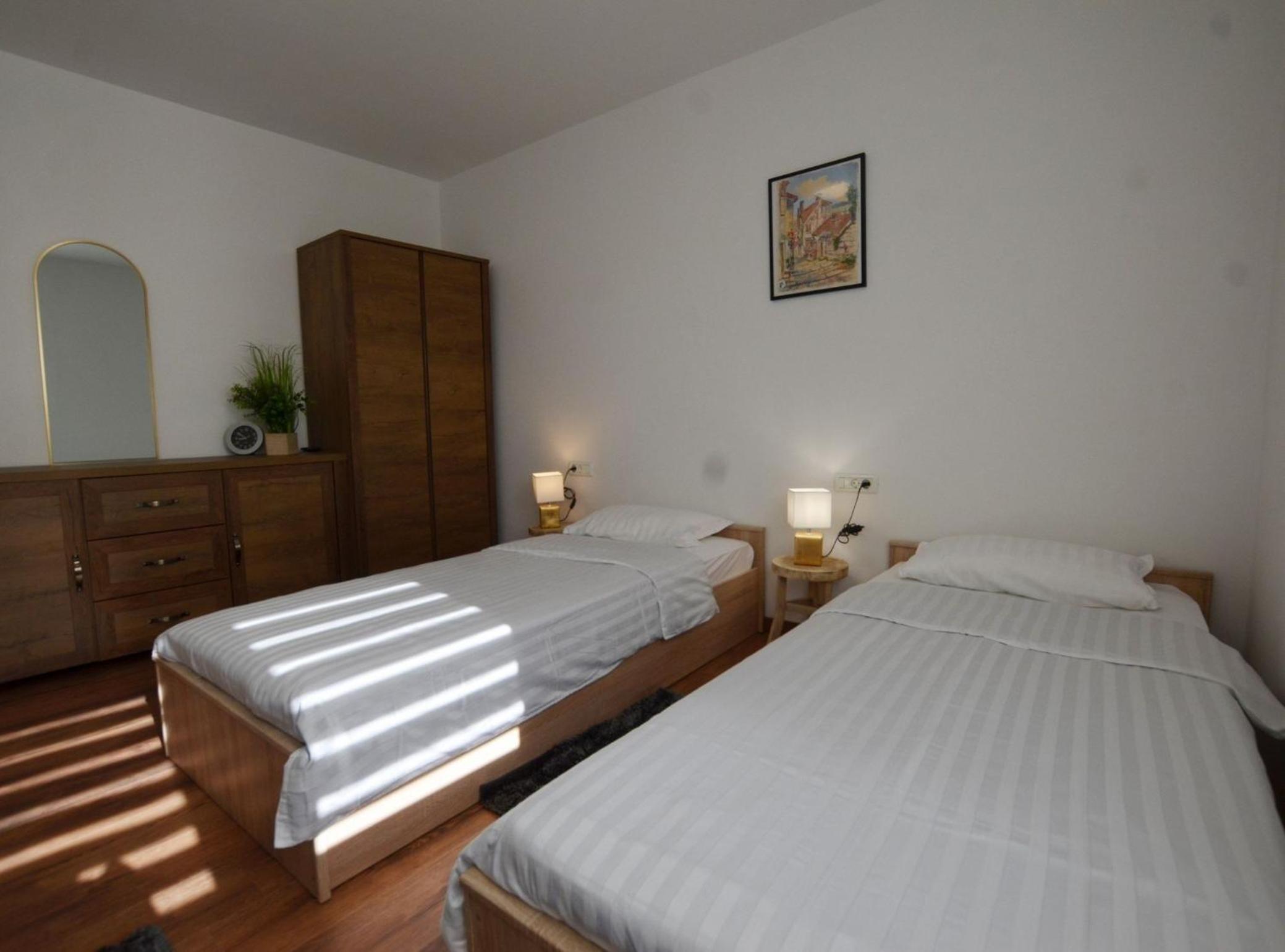 Warm and Welcoming Apartment with Balcony