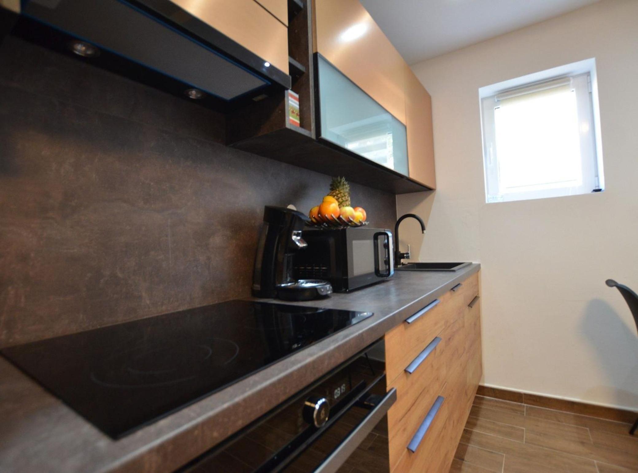 Warm and Welcoming Apartment with Balcony
