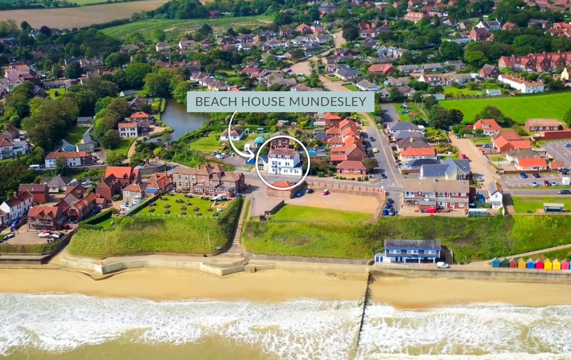 Opposite the beach, hot tub & sauna, sleeps 16